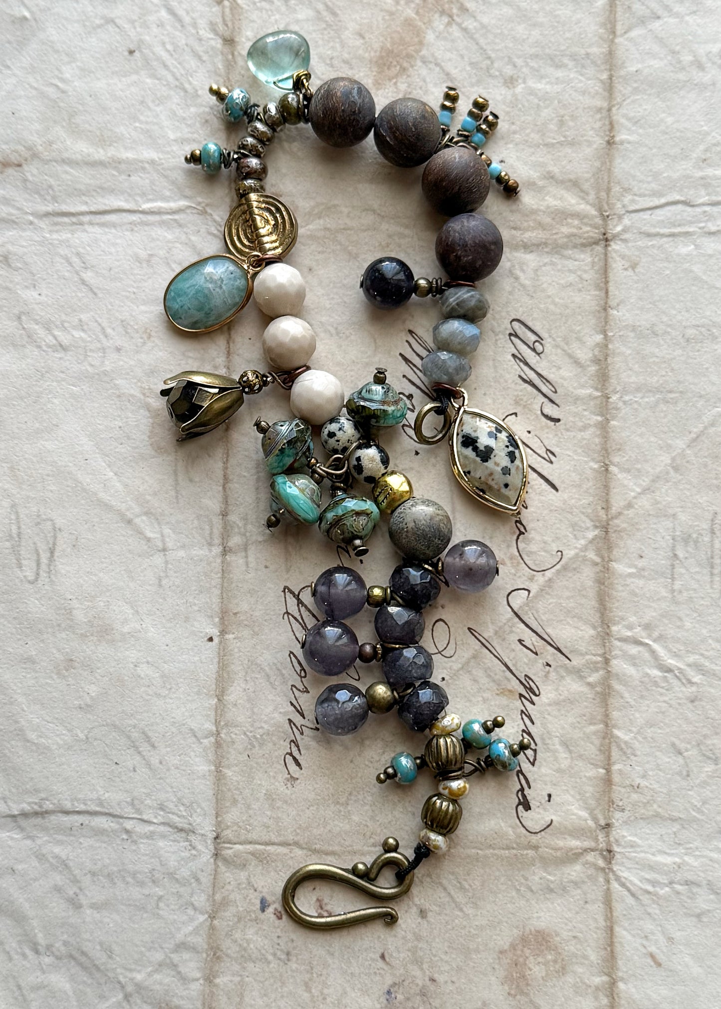 Bracciale con ciondoli e pietre naturali - Modello 11