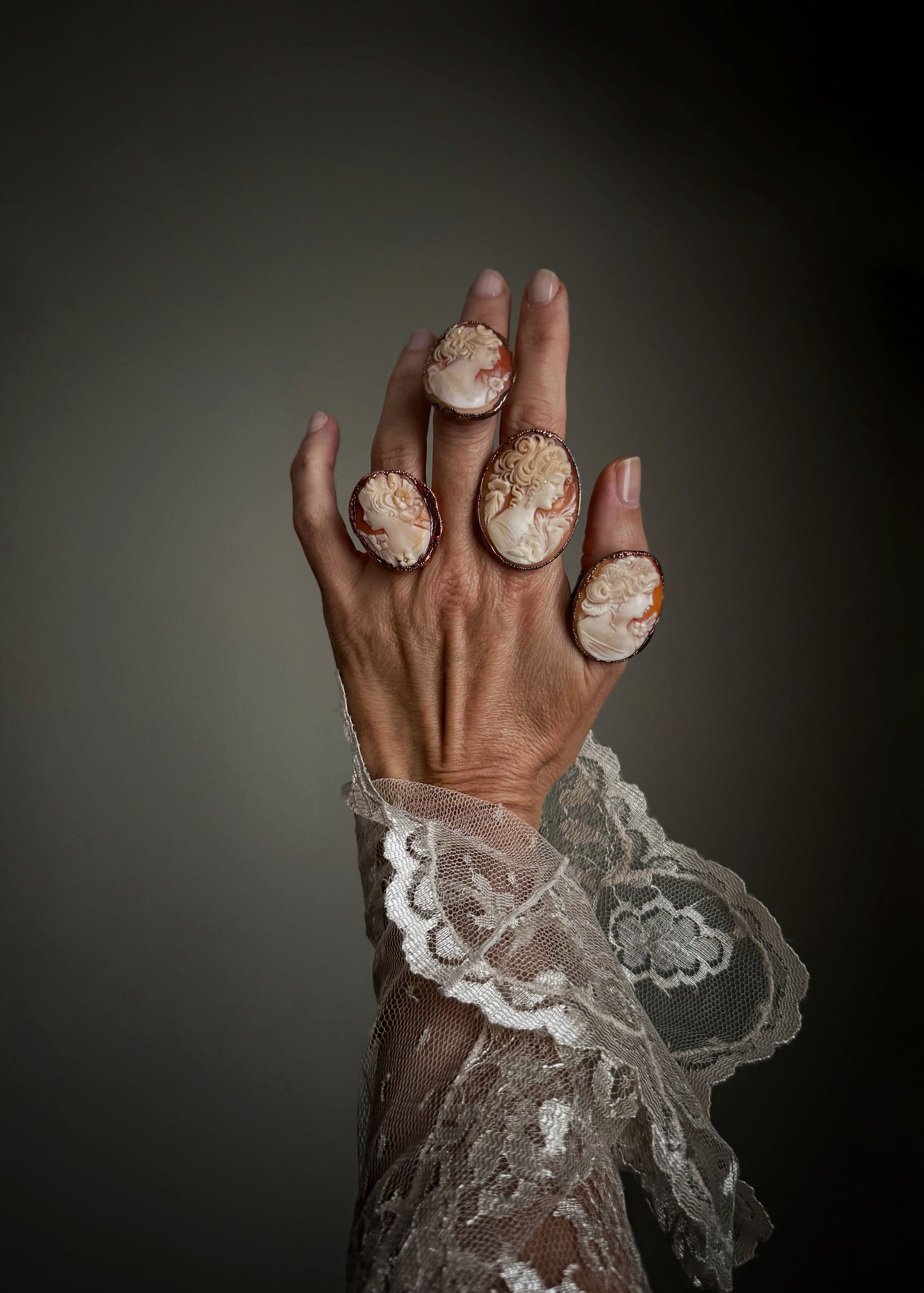 Anello con grande Cammeo Antico  - mis. 6-8-9-10