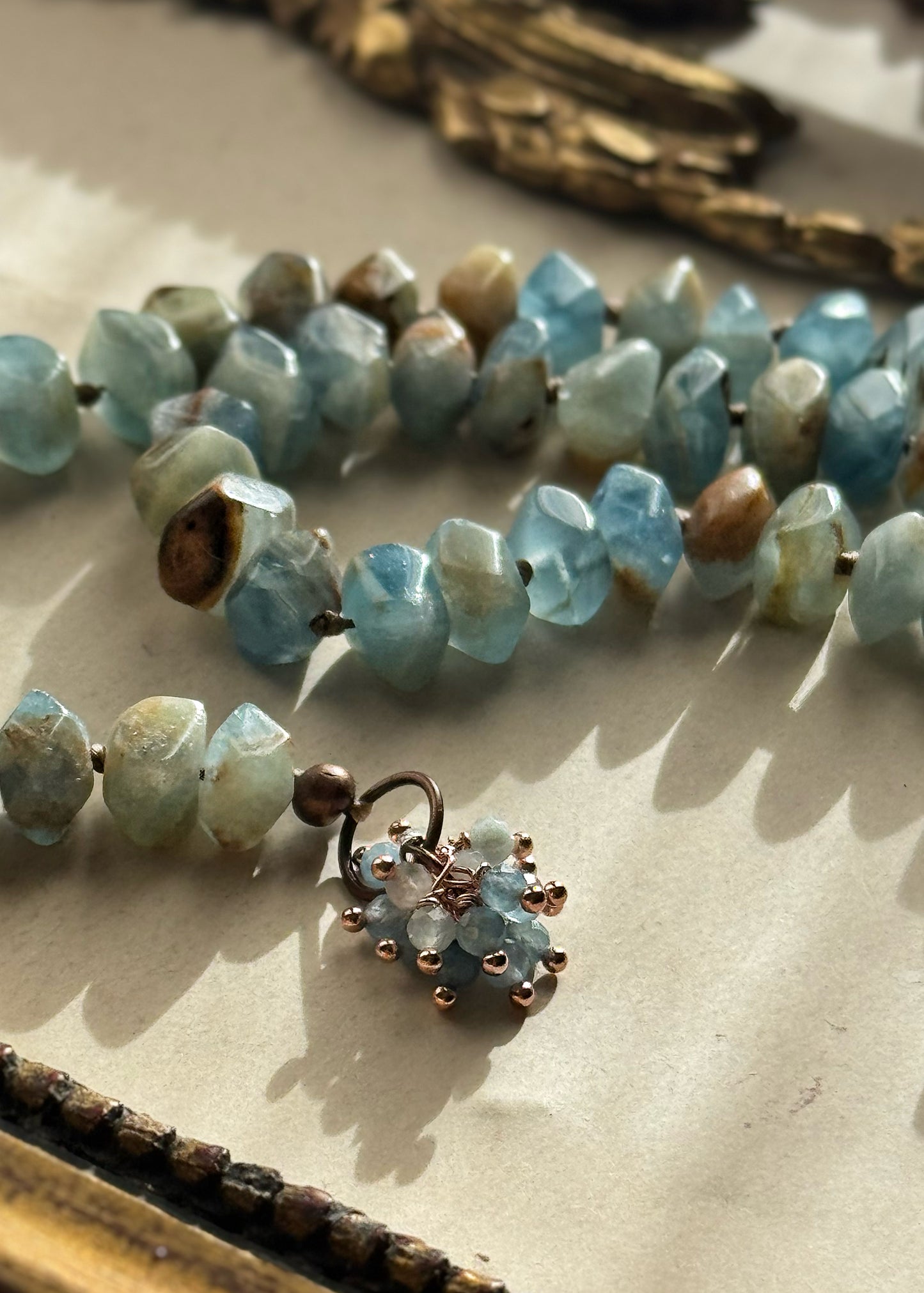 Collana in Calcite Blu con Acquamarina e Quarzi Herkimer – Ebbijoux