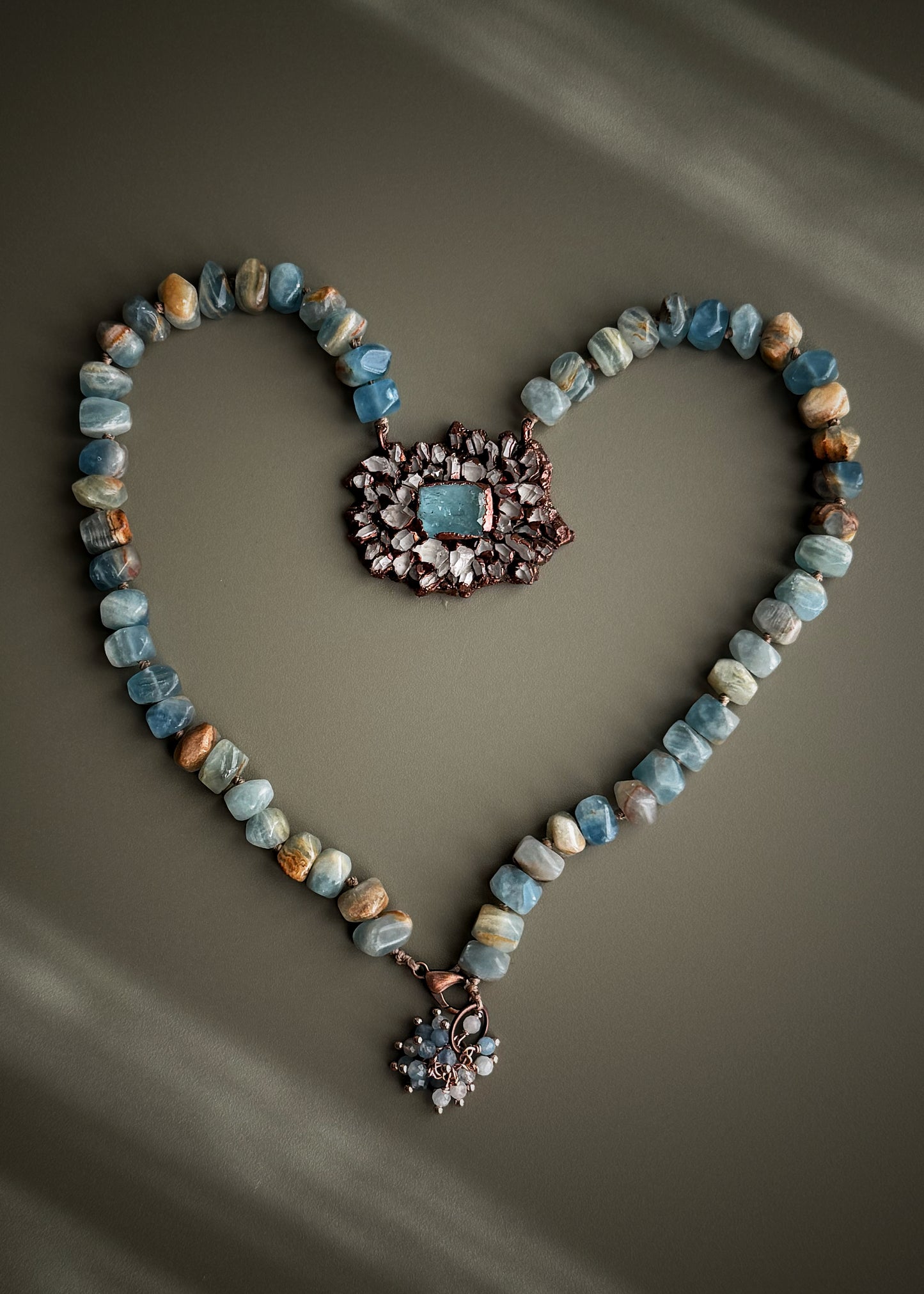 Collana in Calcite Blu con Acquamarina e Quarzi Herkimer – Ebbijoux