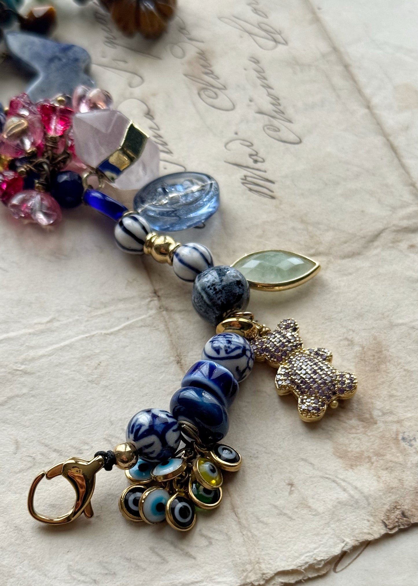 Bracciale con pietre blu, fiori orsetti farfalle e Ciondoli - Modello 13