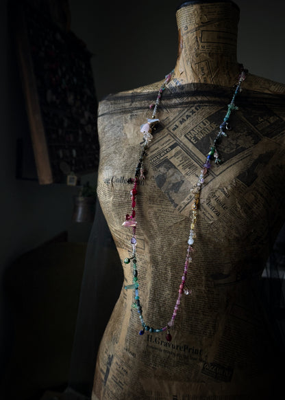 Long and thin necklace with colored stones - Model 10