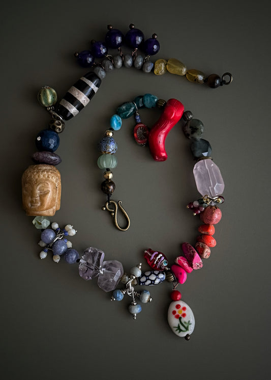 Collana girocollo con ciondoli e pietre miste arcobaleno mod.02