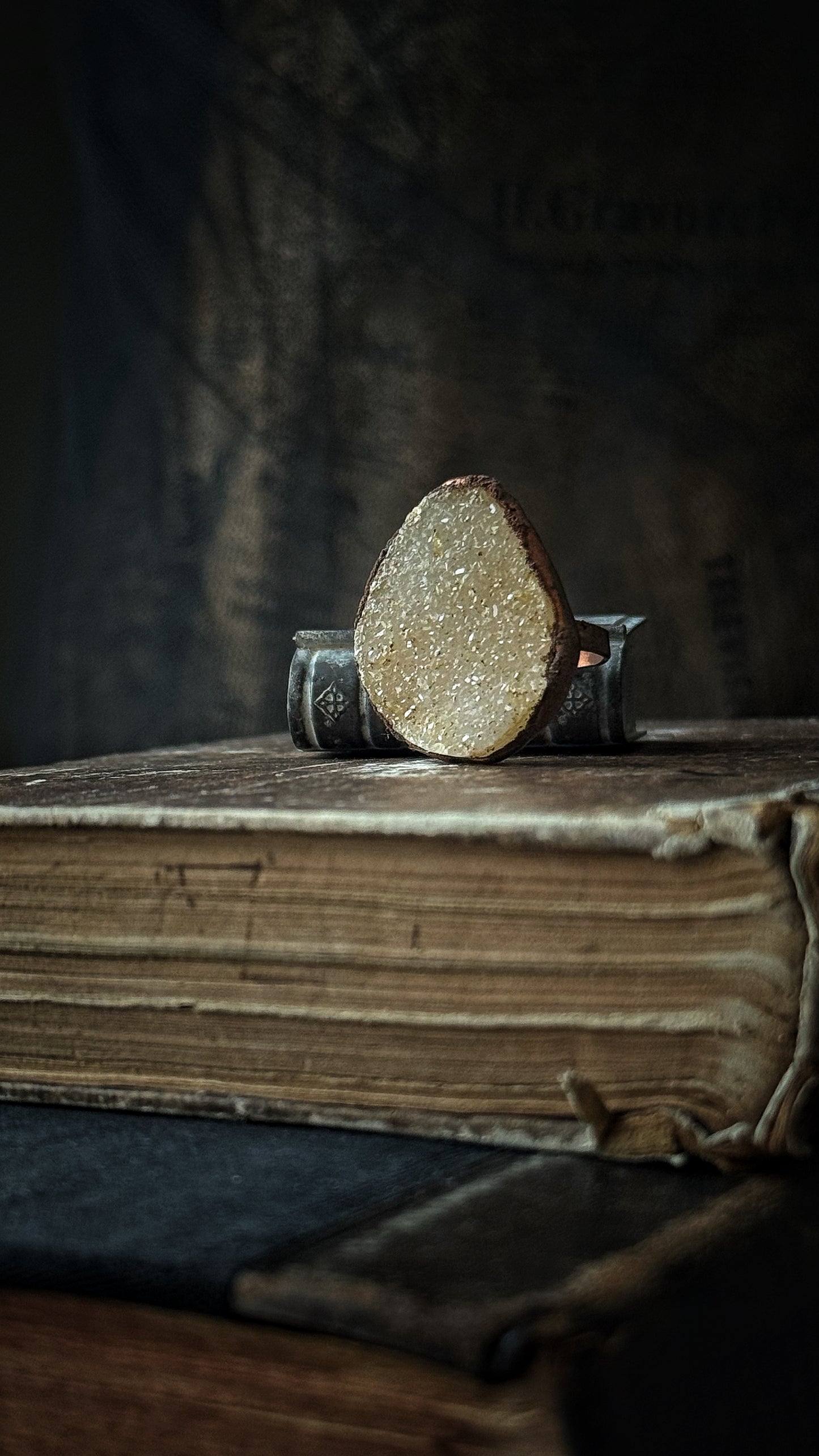 Anello in Rame con Drusa di Quarzo Champagne - Misura 7 US (17mm)