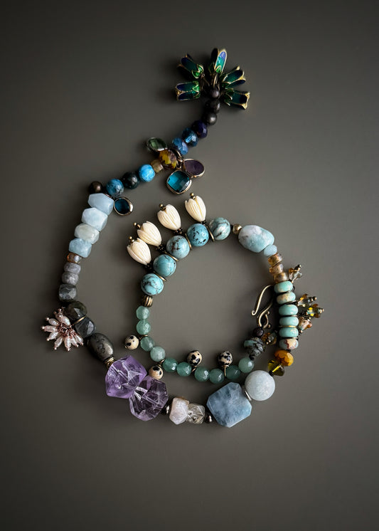 Collana girocollo con ciondoli e pietre miste | Ebbijoux Mod.01