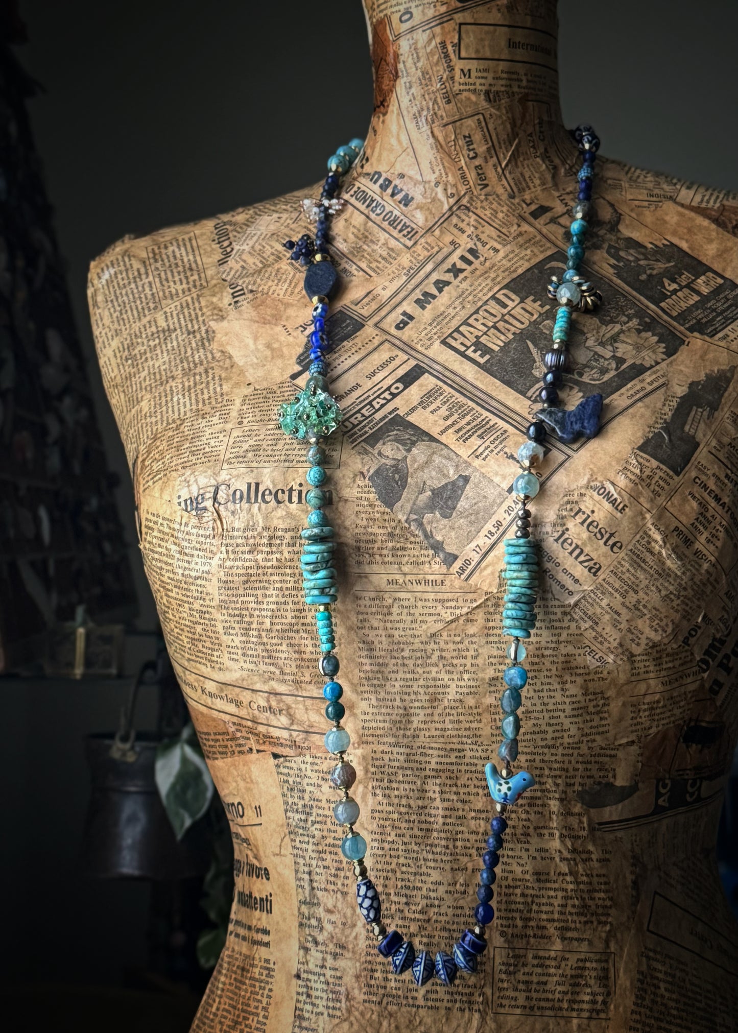 Long necklace with blue stones and pendants - Model 07