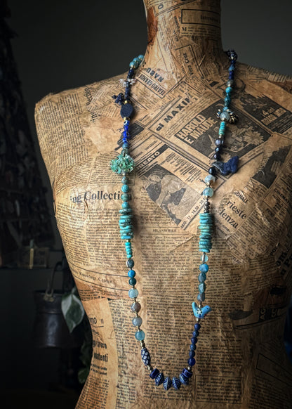 Long necklace with blue stones and pendants - Model 07