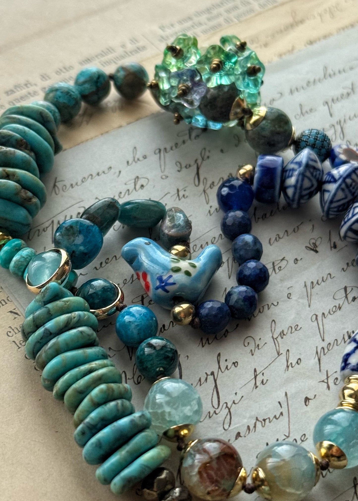 Long necklace with blue stones and pendants - Model 07