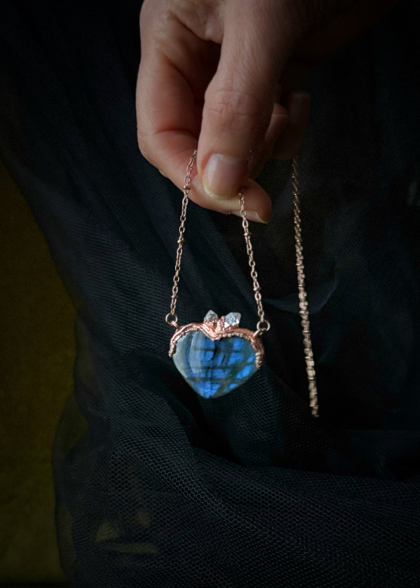 Collana Ex Voto Cuore Sacro Labradorite e Quarzo Herkimer - Pezzo Unico