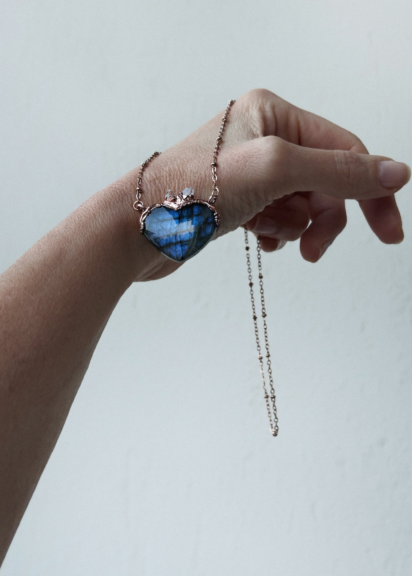 Collana Ex Voto Cuore Sacro Labradorite e Quarzo Herkimer - Pezzo Unico