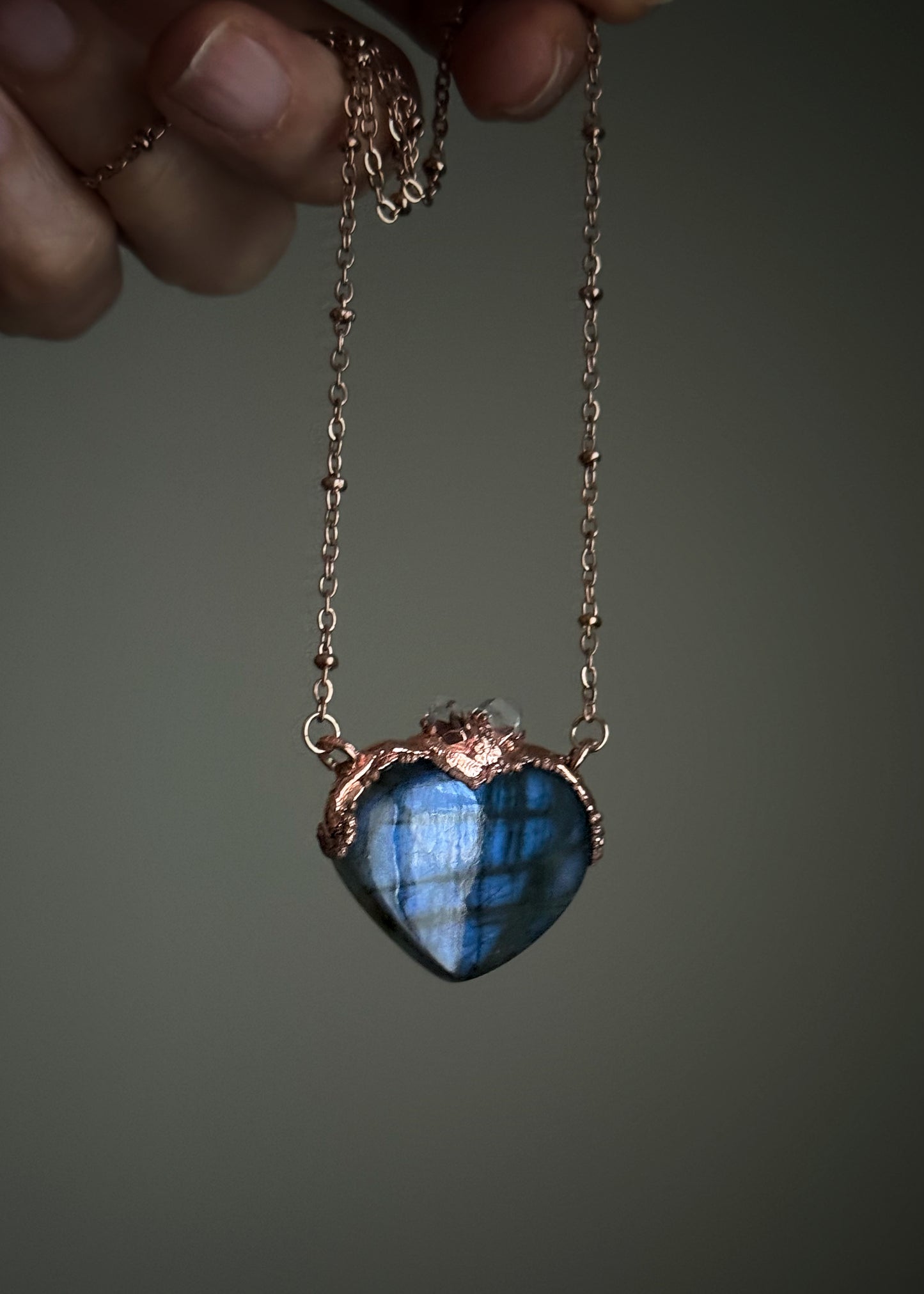 Collana Ex Voto Cuore Sacro Labradorite e Quarzo Herkimer - Pezzo Unico