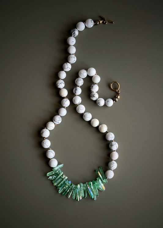 Collana in Howlite bianca e Quarzo Aura verde