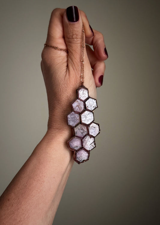 Collana con Ciondolo in Rame e Radice di Rubino – Pezzo Unico Artigianale