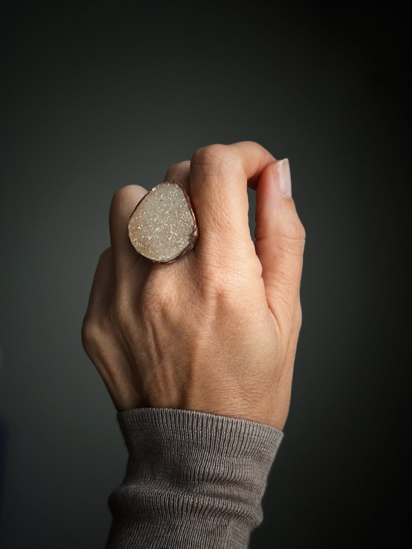 Anello in Rame con Drusa di Quarzo Champagne - Misura 7 US (17mm)