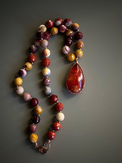 Mookaite Choker and Carnelian Pendant - 49cm Handmade Necklace | Ebbijoux
