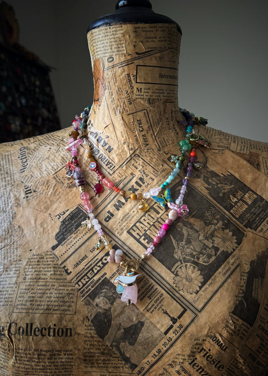 Long and thin necklace with colored stones - Model 10