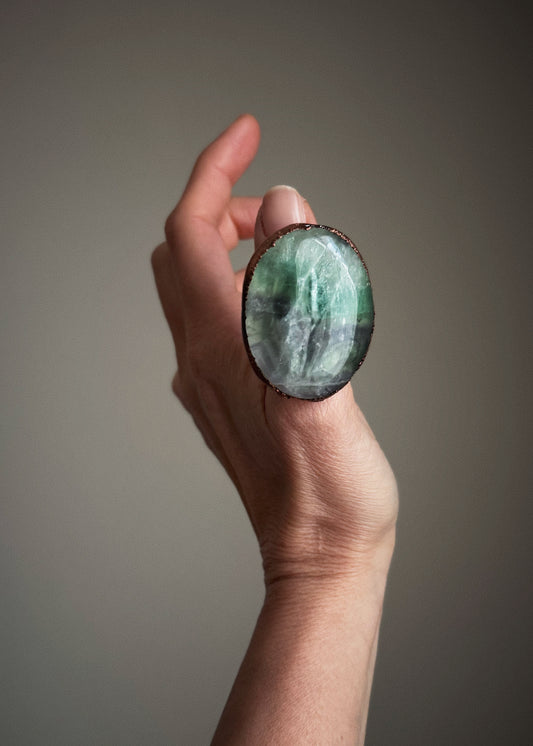 Ring with large green Fluorite stone Size 11us (21mm)