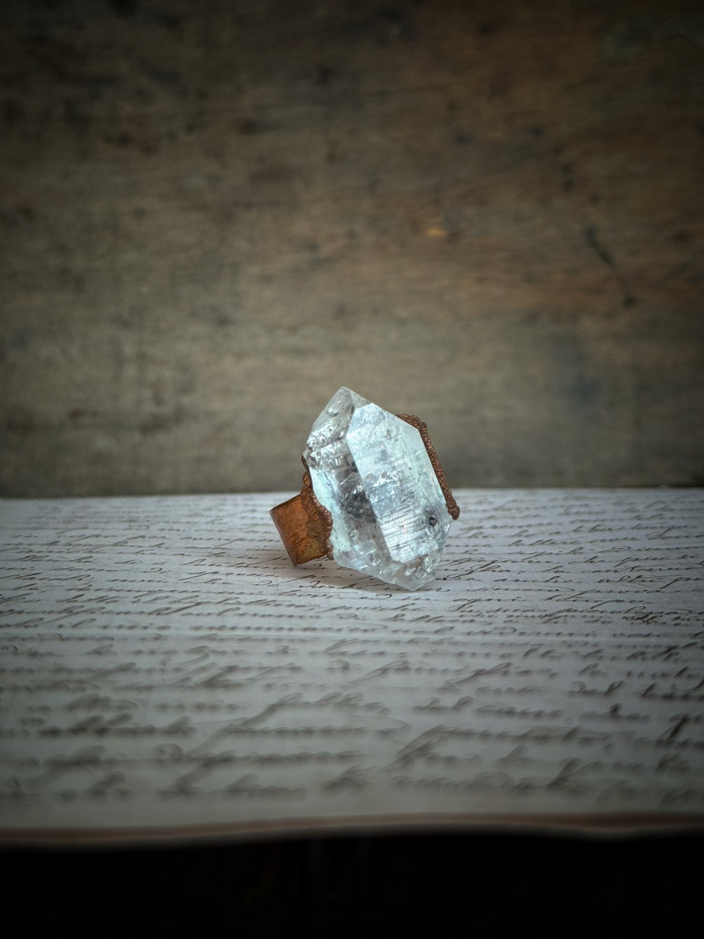 Anello con grande pietra di Herkimer a doppia punta Mis. 9