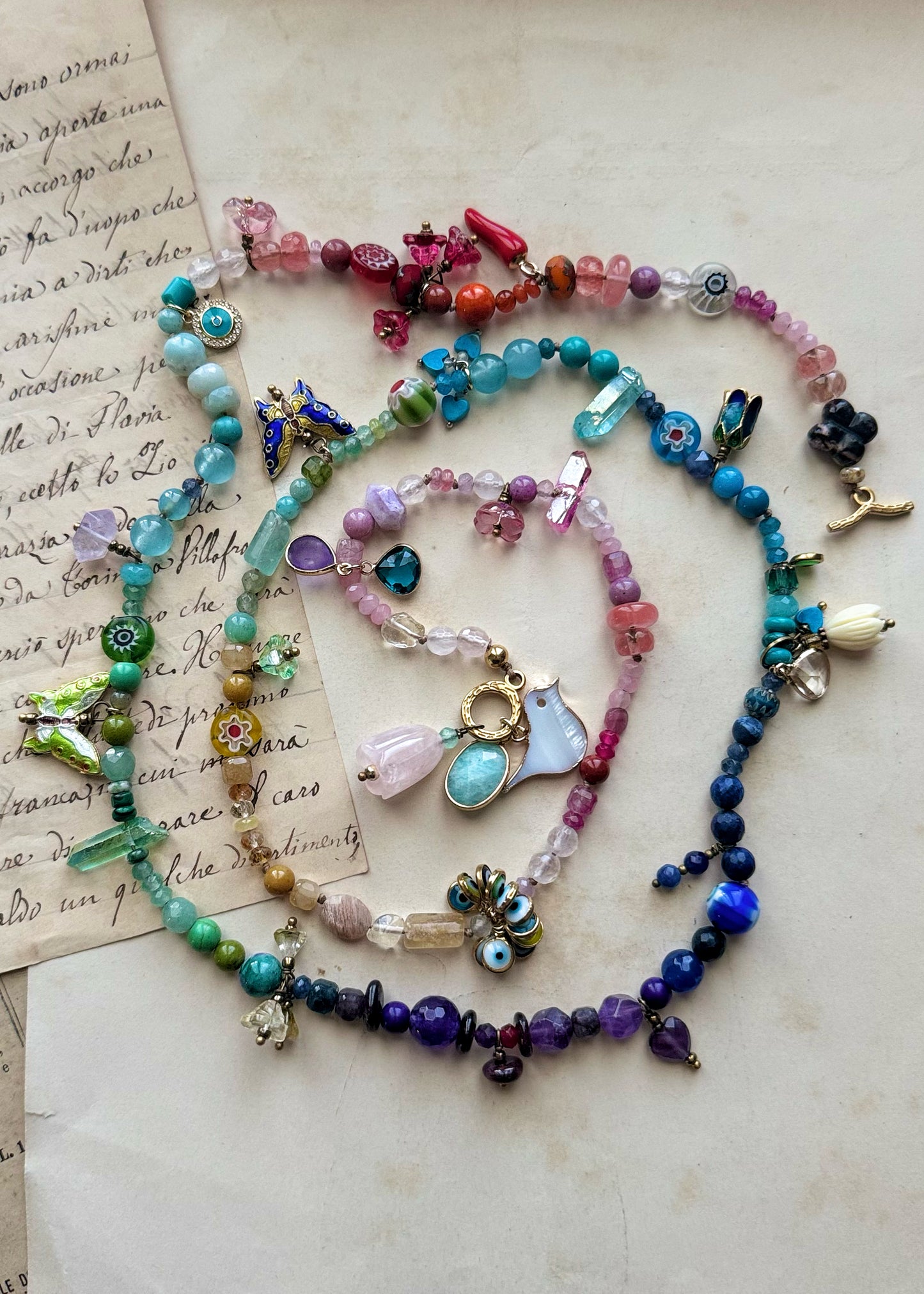 Long and thin necklace with colored stones - Model 10