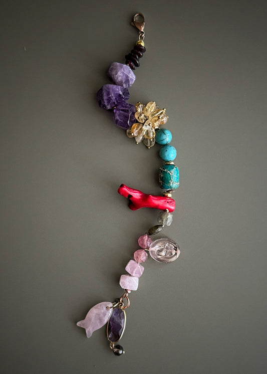 Bracciale artigianale con ametista, granato, labradorite e corallo bambù – pezzo unico – Ebbijoux