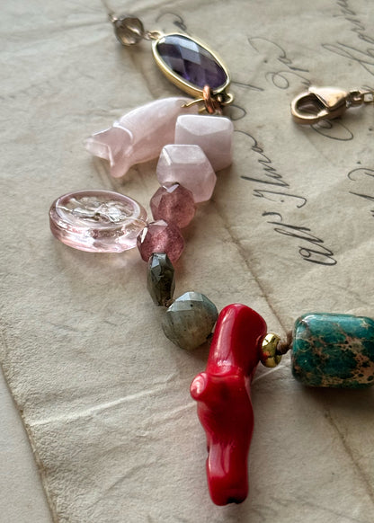 Bracciale artigianale con ametista, granato, labradorite e corallo bambù – pezzo unico – Ebbijoux