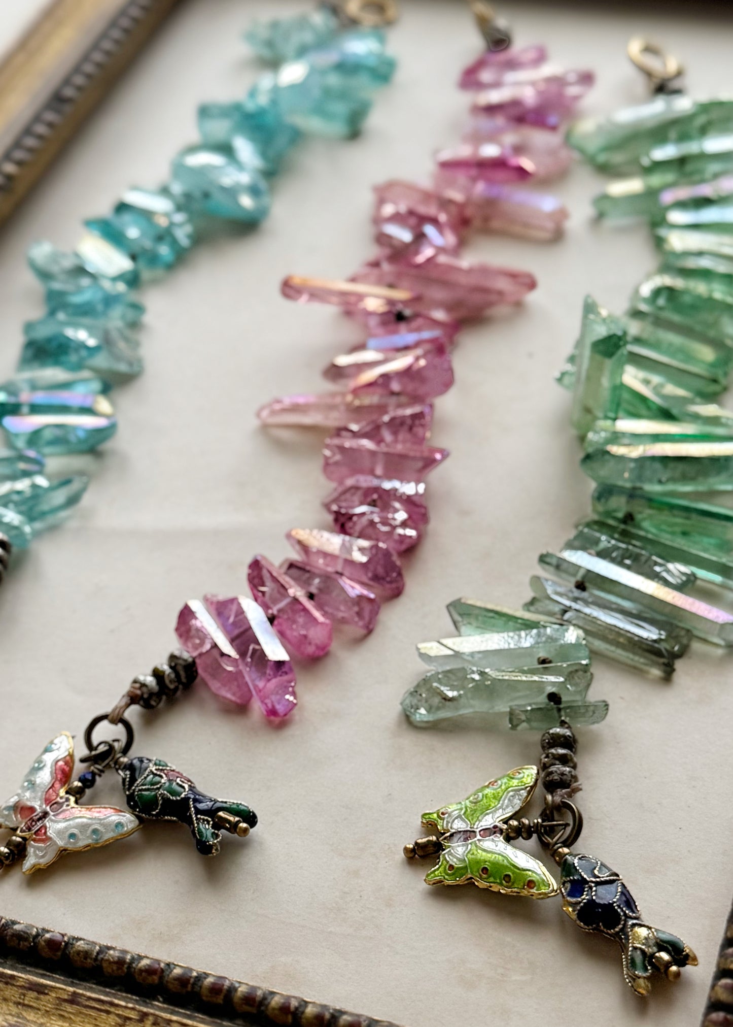 Bracciale Quarzo Aura con Charm Cloisonné – Fatto a Mano | Ebbijoux