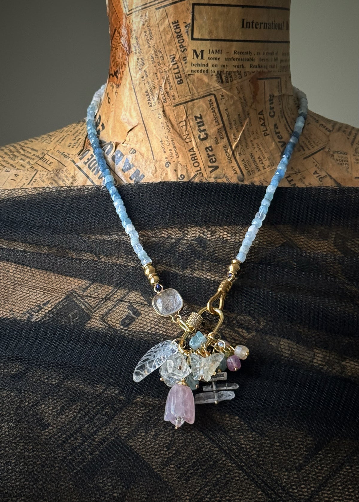 Girocollo acquamarina indossato al collo, personalizzabile con ciondoli propri – Ebbijoux Made in Italy