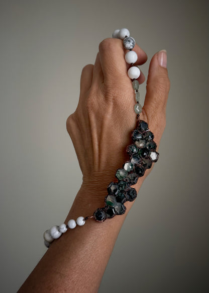 Howlite necklace with sculptural moss agate pendant – Ebbijoux