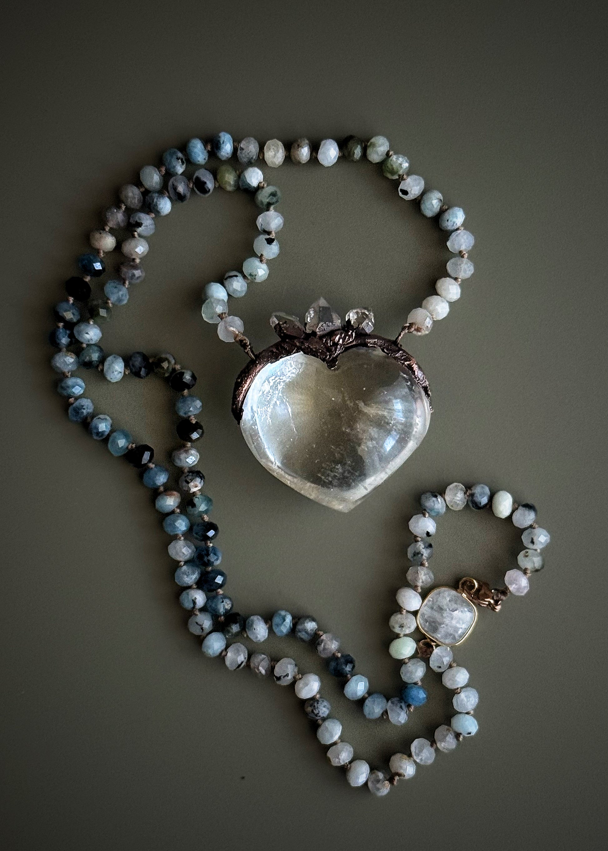 Collana artigianale in acquamarina e rame con ciondolo cuore – Ebbijoux