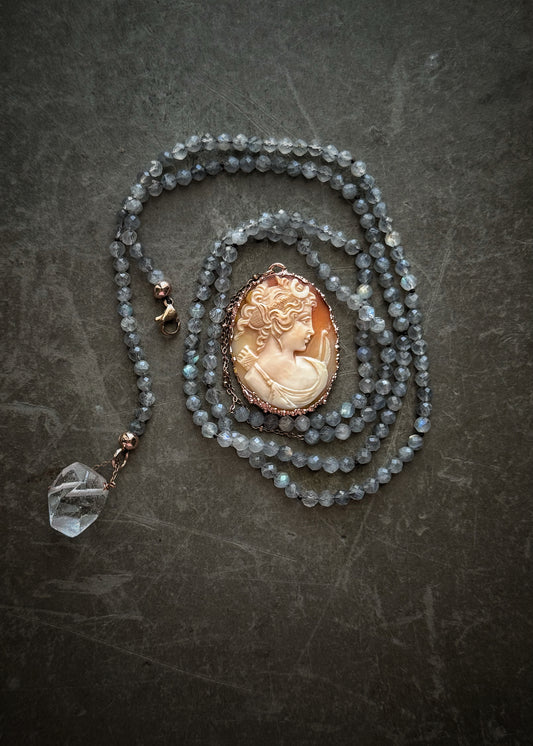 Collana Lunga con Cammeo Antico e Labradorite - Ebbijoux