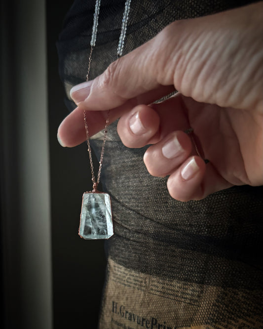 Collana lunga in Labradorite e ciondolo in Acquamarina