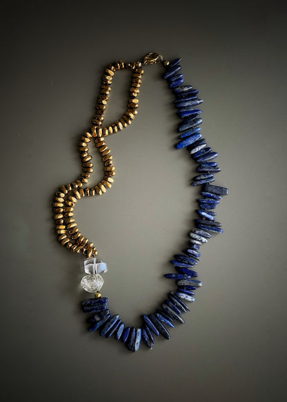 Asymmetrical necklace with Lapis Lazuli, Quartz and gilded Hematite – Mod. 14 Ebbijoux