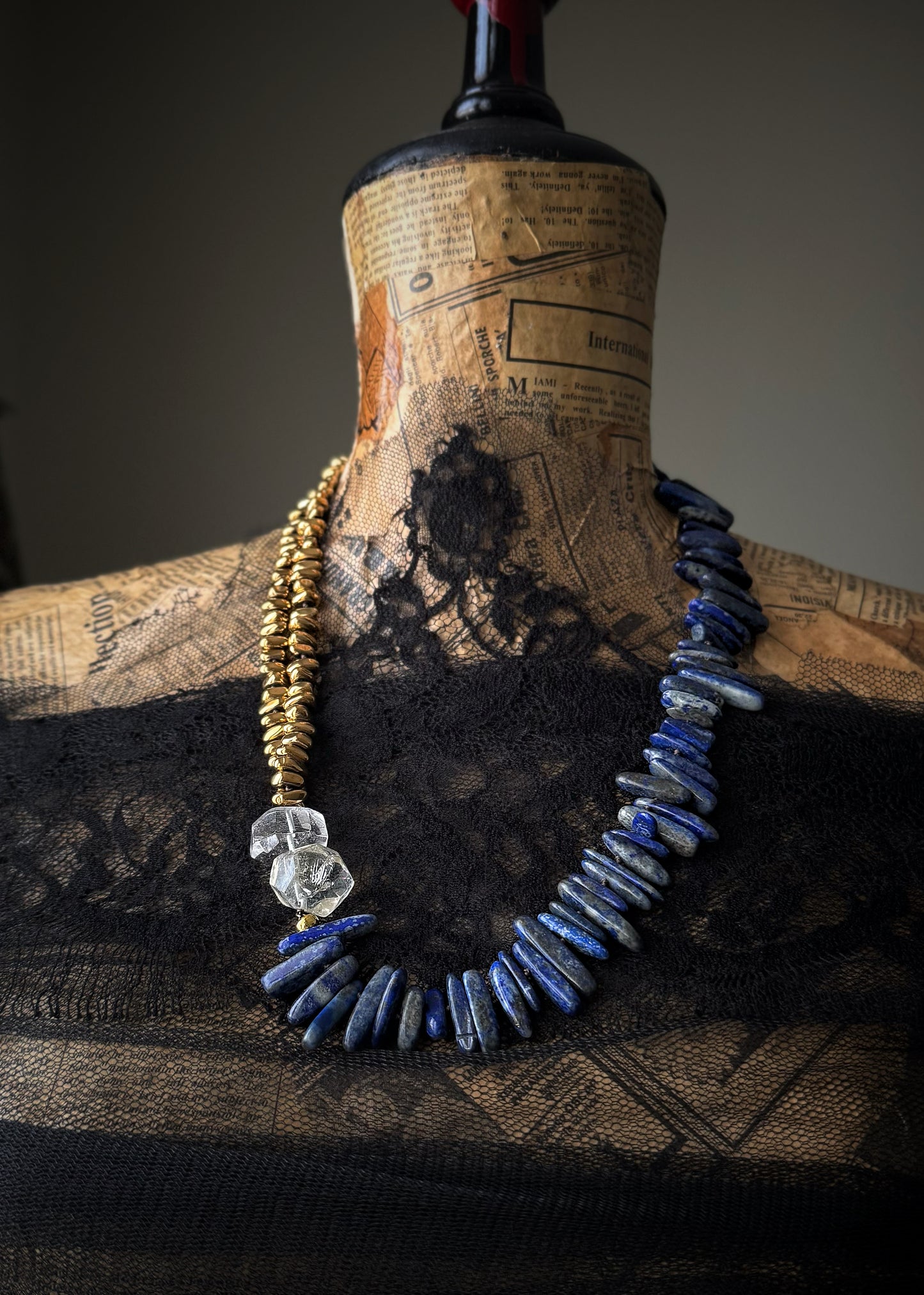 Asymmetrical necklace with Lapis Lazuli, Quartz and gilded Hematite – Mod. 14 Ebbijoux