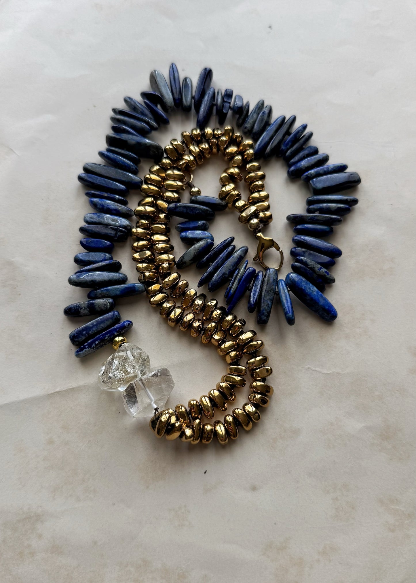 Asymmetrical necklace with Lapis Lazuli, Quartz and gilded Hematite – Mod. 14 Ebbijoux