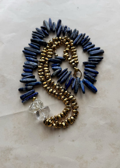 Asymmetrical necklace with Lapis Lazuli, Quartz and gilded Hematite – Mod. 14 Ebbijoux