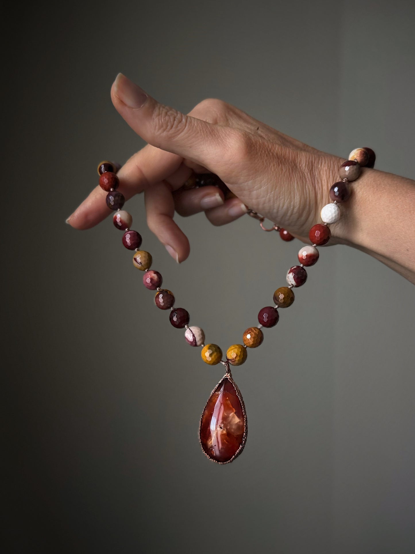 Girocollo Mookaite e Ciondolo Corniola - Collana Artigianale 49cm | Ebbijoux