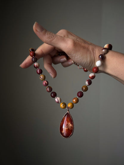 Mookaite Choker and Carnelian Pendant - 49cm Handmade Necklace | Ebbijoux
