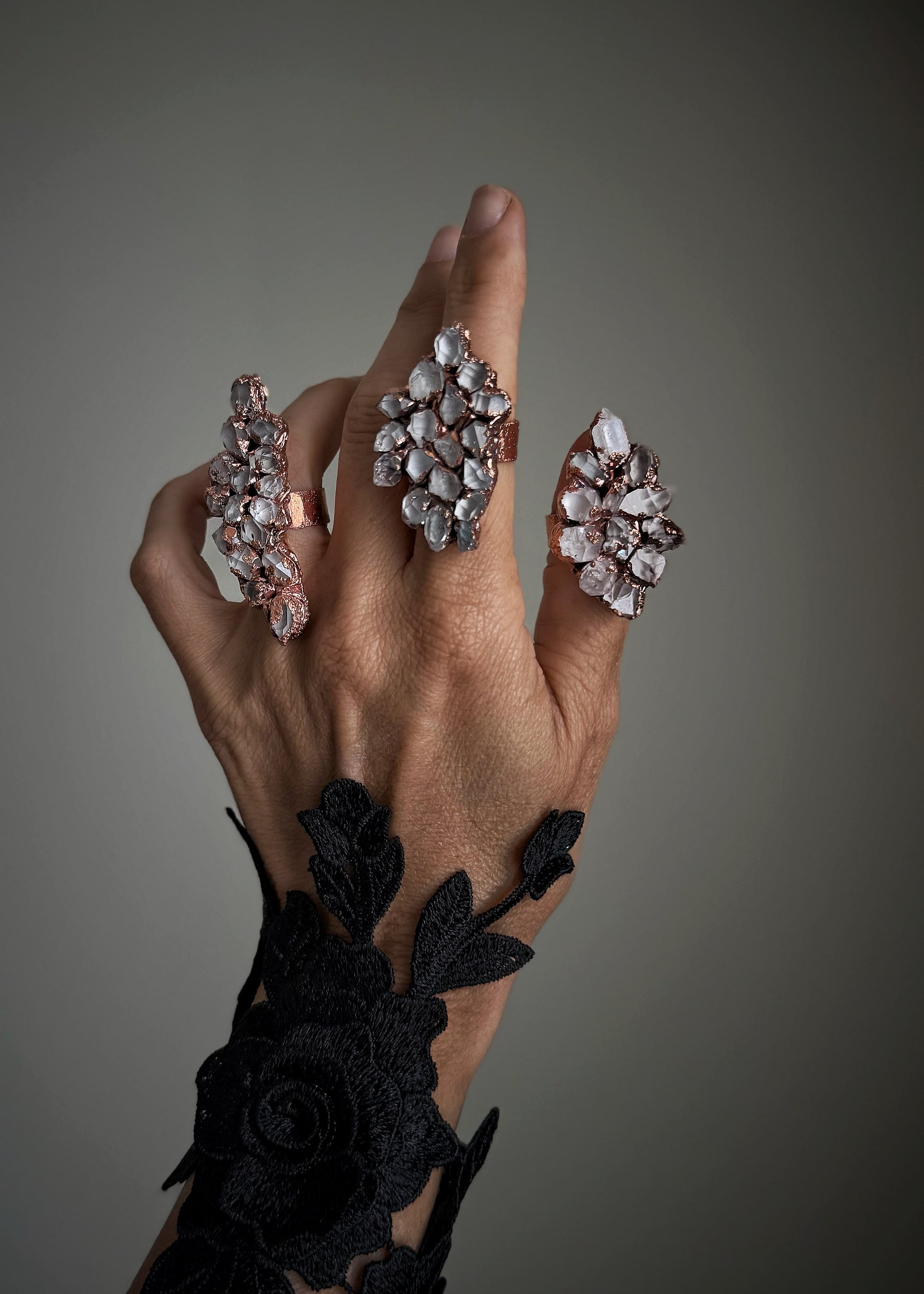 Anello artigianale in rame con Quarzo Herkimer naturale – Ebbijoux