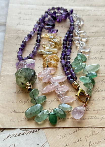 Collana Asimmetrica con Ametista, Prehnite e Quarzi – Mod.15 | Ebbijoux