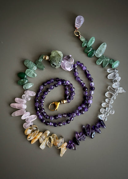 Collana Asimmetrica con Ametista, Prehnite e Quarzi – Mod.15 | Ebbijoux