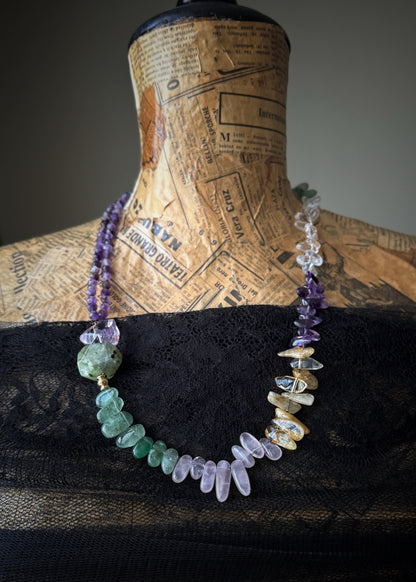 Collana Asimmetrica con Ametista, Prehnite e Quarzi – Mod.15 | Ebbijoux