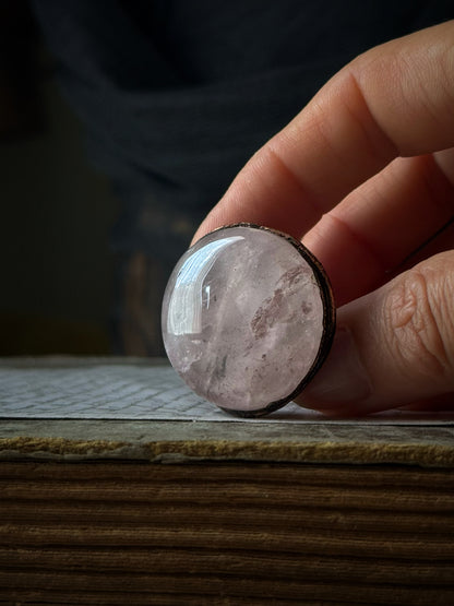 Anello Artigianale in Quarzo Rosa Rotondo – Misura 6 US