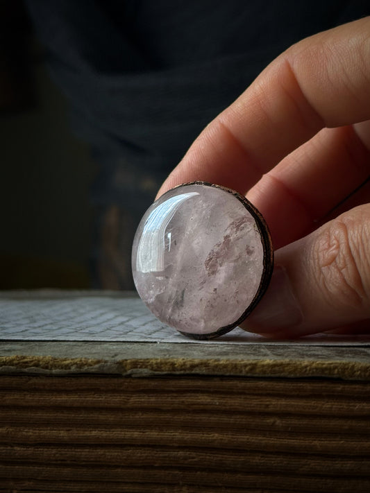 Anello Artigianale in Quarzo Rosa Rotondo – Misura 6 US