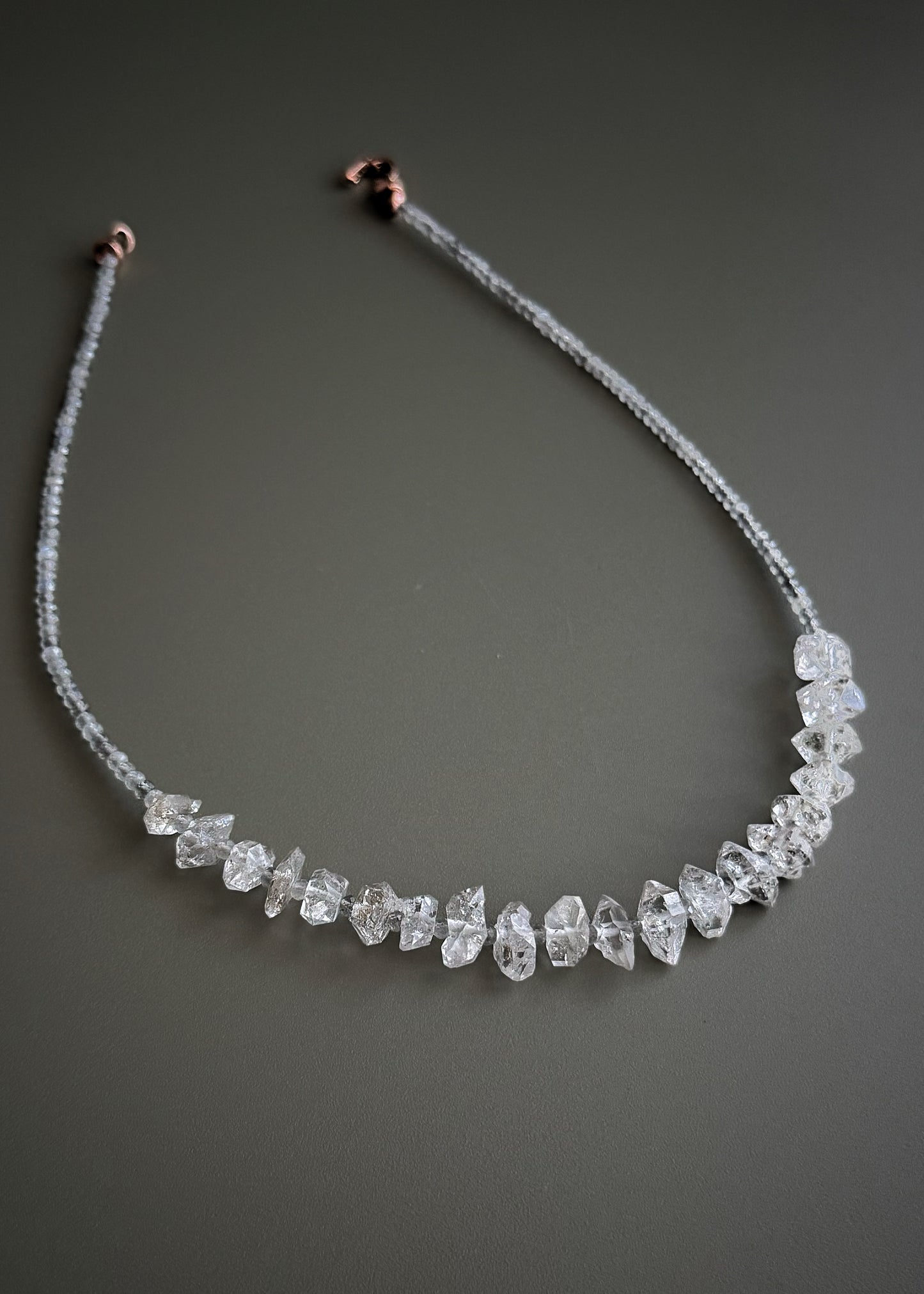 Girocollo in Labradorite e Quarzi di Herkimer su misura - chiusura oro rosa — Ebbijoux 