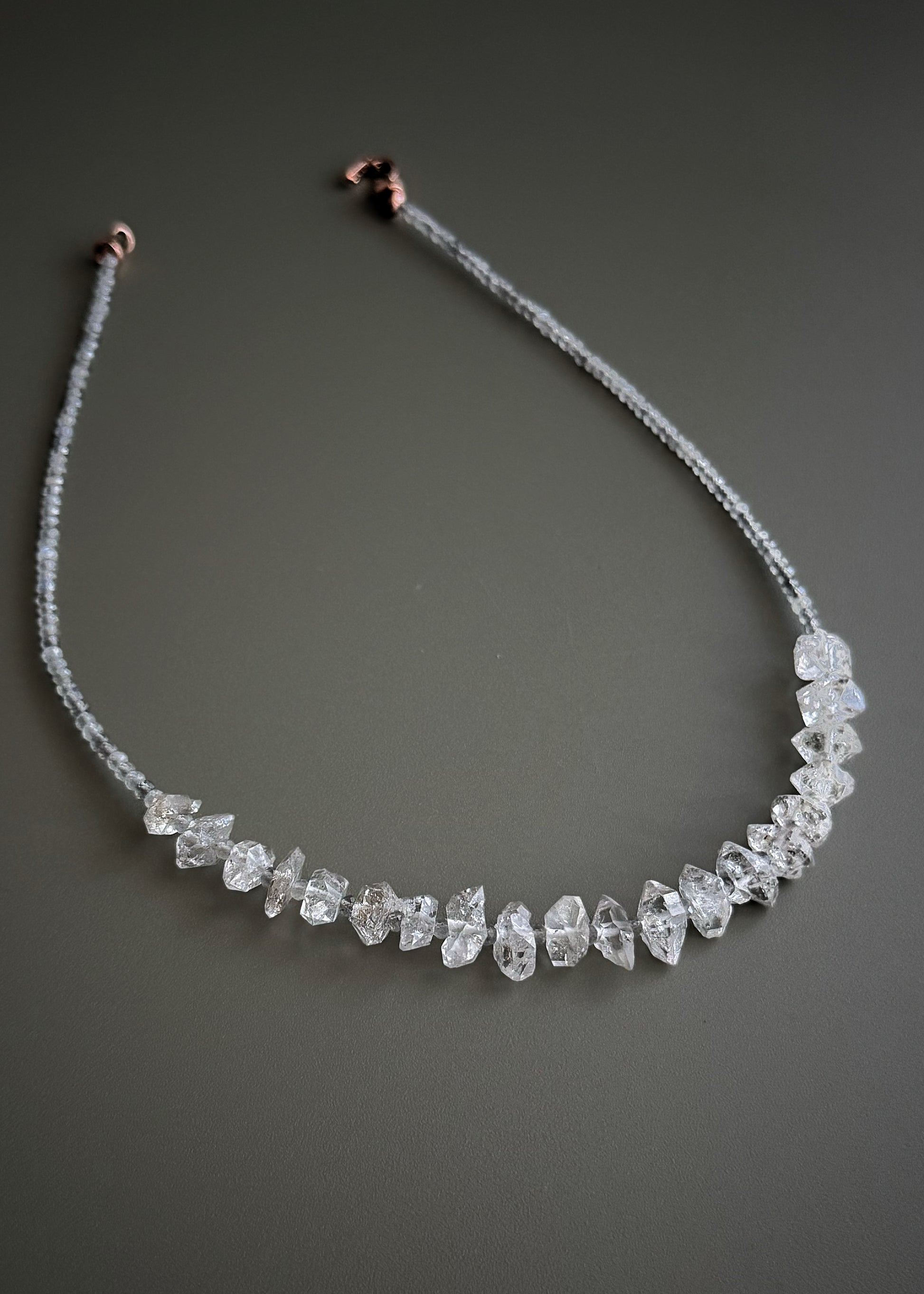 Girocollo in Labradorite e Quarzi di Herkimer su misura - chiusura oro rosa — Ebbijoux 