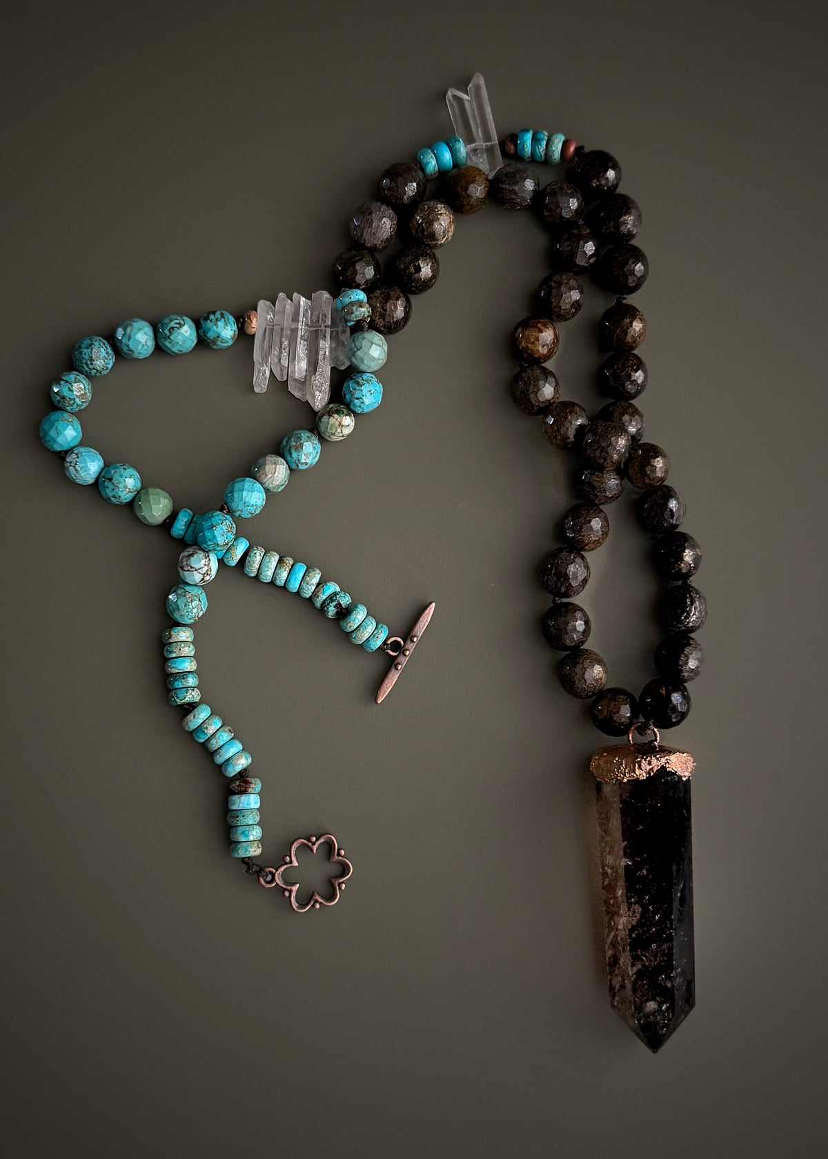 Collana Annodata con Turchese, Bronzite e Quarzo Fumé – Mod.19