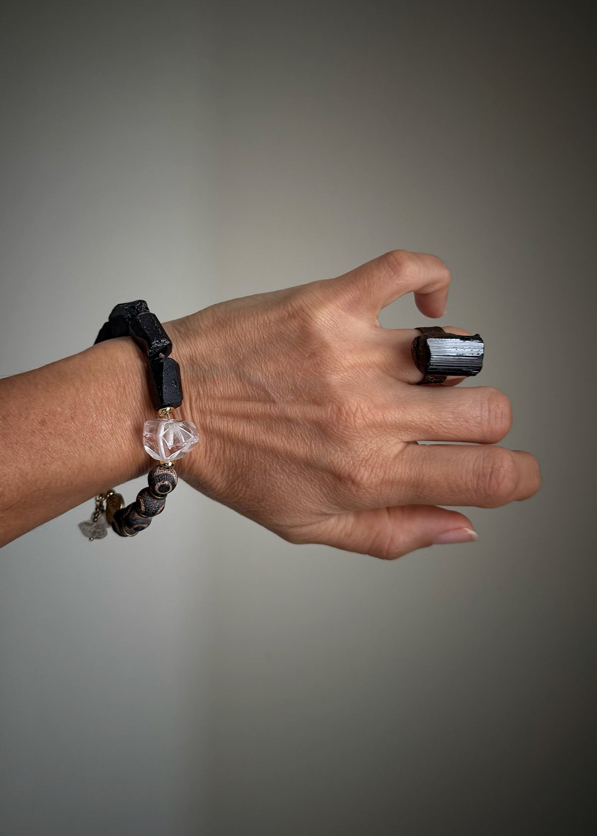 Handmade brass bracelet with raw black tourmaline, DZI agate and rock crystal — Ebbijoux Mod. 29