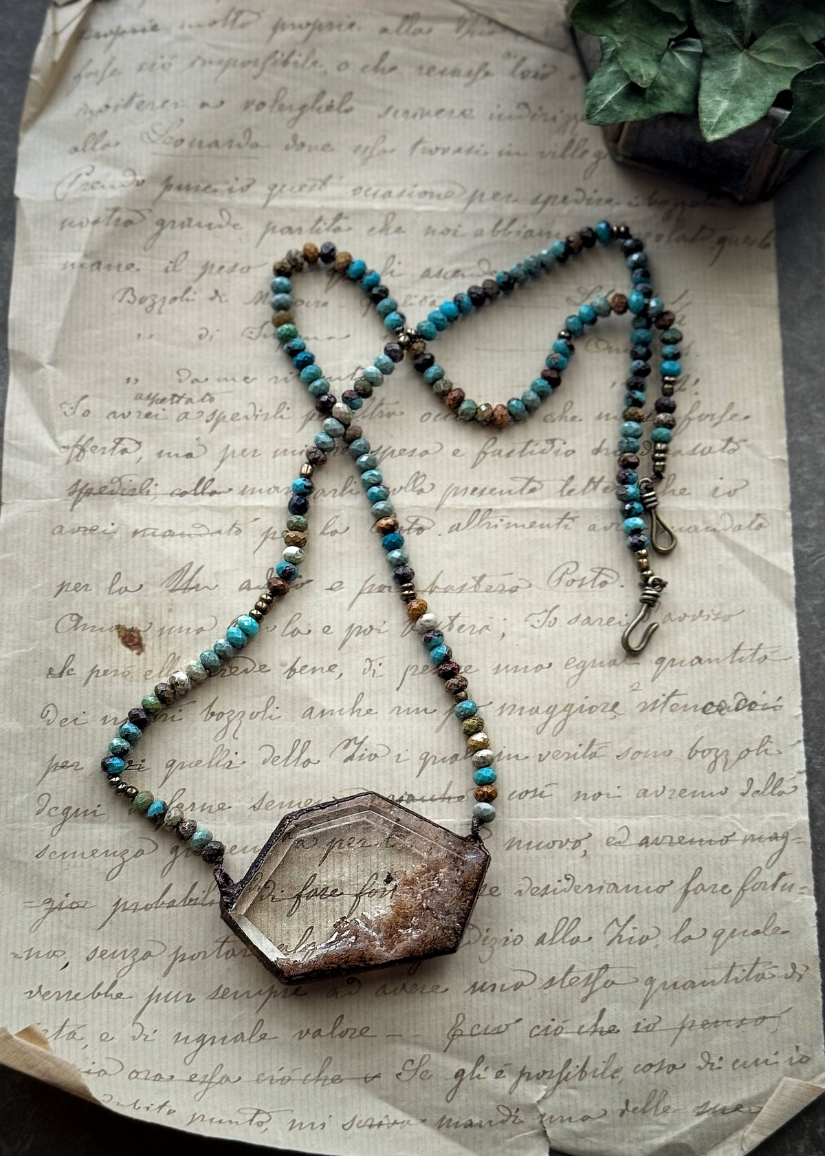 Collana con rondelle di turchese Arizona e ciondolo in quarzo