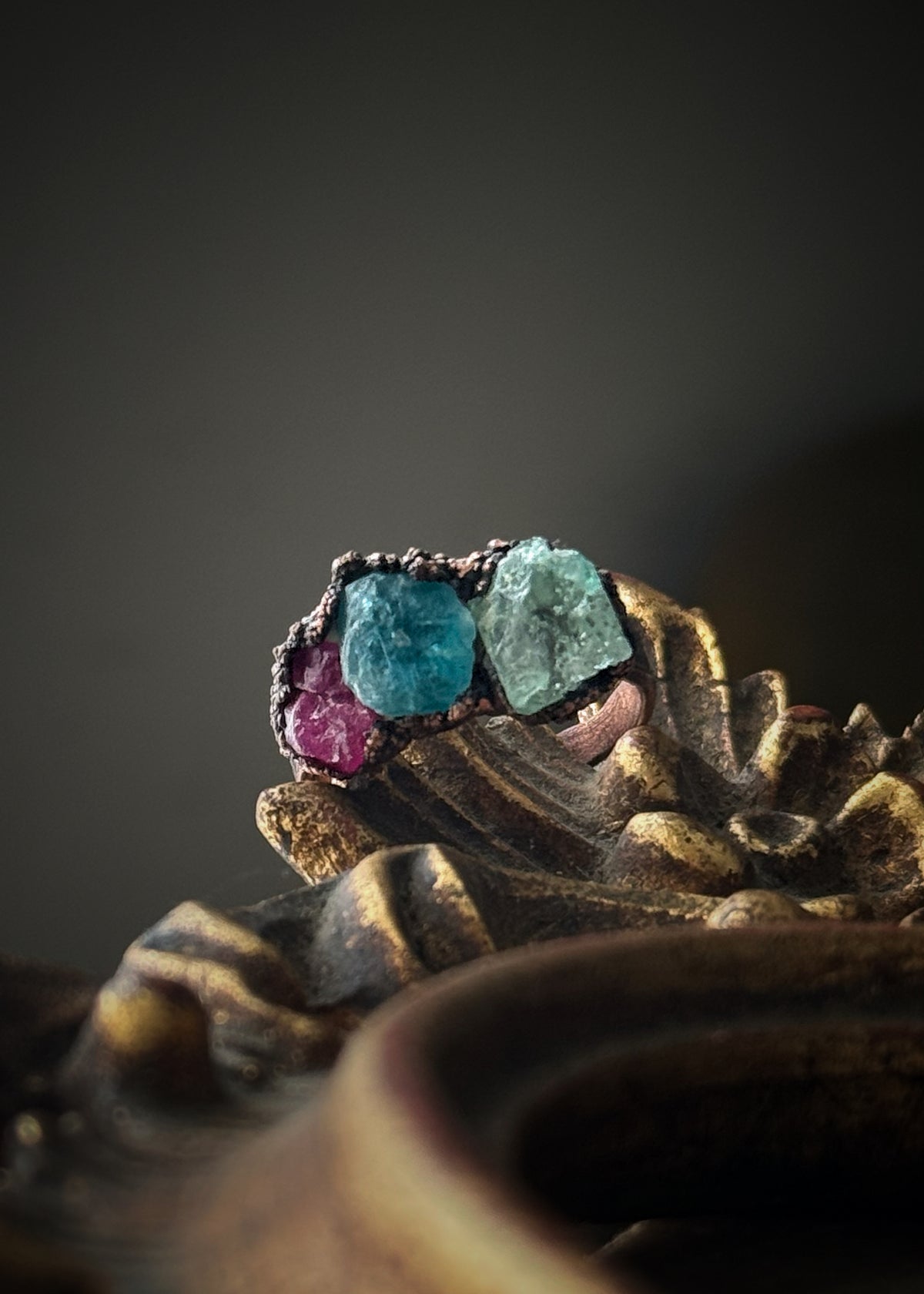 Copper ring with spinel and apatite | US sizes 9-10