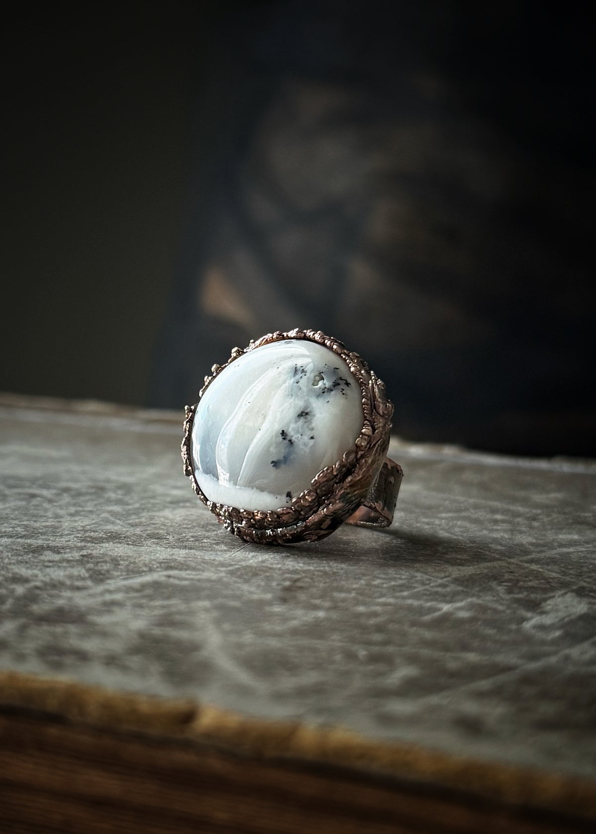 Anello in rame materico con agata dendritica – Misura 8 US